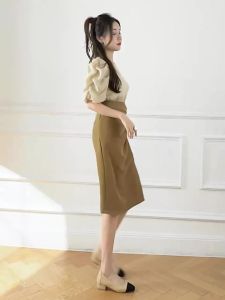 Ammin 2024 Mùa Xuân/Mùa Hè Streamer với eo và eo cao thiết kế đi lại váy cho phụ nữ phong cách Hàn Quốc Xếp Li và chia thanh lịch A-line váy