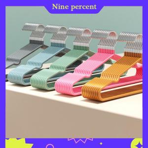 Nine percent ที่แขวนเสื้อผ้าพร้อมร่องสำหรับแอร์สำหรับผู้ใหญ่ที่แขวนเสื้อโค้ทพลาสติกหนาแบบเรียบง่ายกันลื่นที่แขวนเสื้อโค้ทสีฟ้าเขียว