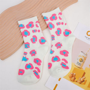 ถุงเท้ายาวน่ารักลายตัวอักษรน่ารักน่ารักน่ารักถุงเท้ายาวปานกลาง1/2ถุงเท้ายาวสุดถุงเท้าสตรอเบอร์รี่รูปหัวใจใส่ได้หลายโอกาสผ้าฝ้ายลำลอง