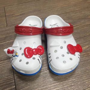 CrocsFanClub - Sục Cross Hello Kitty nơ đỏ trẻ em siêu đẹp nha - PB292
