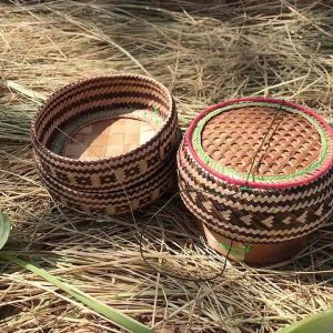 กระติบ ข้าวฟักทองลวดลายพิกุล ขนาด 6 นิ้ว สานจากไม้ไผ่