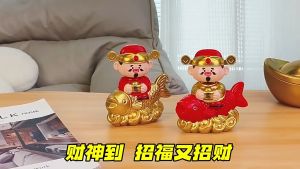 Solar Powered Cai Shen Ornament – Moving Hand God of Wealth Lucky Fish Decor for Home Office Car