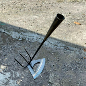 Alat Cangkul Lubang Tengah Dan Garuk  Garuk 2 In 1  - Cangkul Lubang Tengah Full Besi