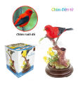 Chim điện tử tự hót khi có âm thanh. 