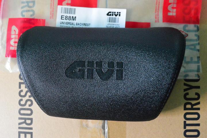 T%E1%BB%B1a%20l%C6%B0ng%20givi%20E88M%20l%E1%BA%AFp%20tr%C3%AAn%20c%C3%A1c%20m%E1%BA%ABu%20th%C3%B9ng%20sau,%20gi%C3%BAp%20m%E1%BB%8Di%20ng%C6%B0%E1%BB%9Di%20tho%E1%BA%A3i%20m%C3%A1i%20khi%20di%20chuy%E1%BB%83n%20-%20Image%206