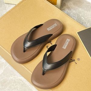 [Free Shipping] WomenS Summer Flip-Flops For Outdoor Wear Comfortable Sandals In Ins Style Casual Flat-Soled Student Beach Flip-Flops
