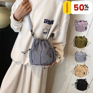 ZEFAN 【COD】กระเป๋าไหล่ถังสายลากสบายๆ นิมินัลิสต์ กระเป๋าโทรศัพท์มือถือ Crossbody สไตล์เกาหลีแฟชั่นไนล่อนสีบริสุทธิ์