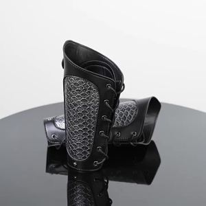 Băng bảo vệ cổ tay nam phong cách punk cổ điển dập vân kiểu hiệp sĩ cosplay Trang phục và đạo cụ phim ảnh phổ biến