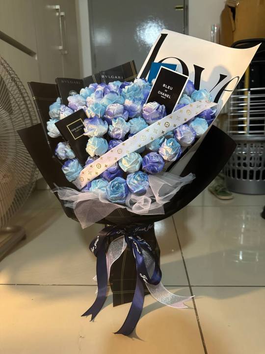 Premium Design 52 Stalks Elegant Blue Theme Soap Roses + Ori Card ...