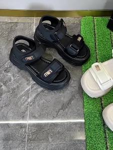 [Free Shipping] Thick-Soled Height-Increasing Sandals For Women Summer Outdoor Wear 2026 New Style Petite Elegant Casual Beach Shoes