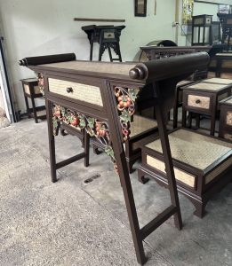 โต๊ะจีน โต๊ะไม้แกะสลัก แต่งเสื่อ ขาเฉียง  1 ลิ้นชัก ย112 xล 42 xส 96 cm โต๊ะวางพระบูชา ตู้หัวเตียง คอนโซล ตู้เก็บของ โต๊ะวางของ โต๊ะหมู่บูชา