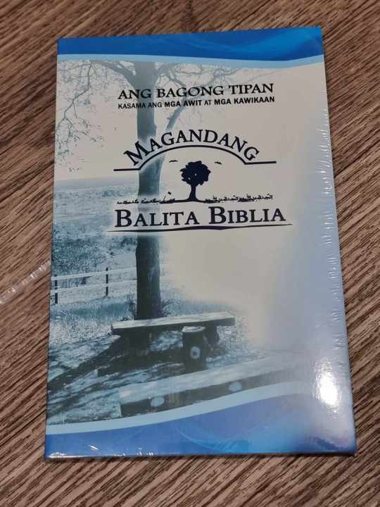 Magandang Balita Biblia: ANG BAGONG TIPAN, Kasama Ang Mga Awit At ...