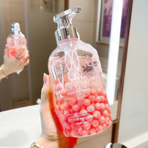 【Ready stock】Pearl Whitening body wash Moisturizing Niacinamide Whitening Shower removing dryness refreshing skin lasting fragrance and beautiful skin anti-aging pemutih badan sabun mandi bleaching skin Putihkan kulit seluruh badan 珍珠美白沐浴露500ml