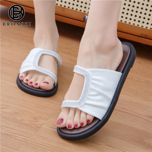 BRONSKI Sandals with a simple design that embellished with diamonds are perfect for casual walks or on the beach. Fits all styles with an outstanding design.#04