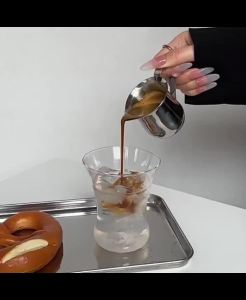 สินค้าในไทย พร้อมส่งทันที! เหยือกตีฟองนม สแตนเลส 2oz3oz5oz8oz สำหรับทําฟองนม กาแฟ ลาเต้ ถ้วยกาแฟ เหยือกนม ใช้ในห้องครัว คาเฟ่