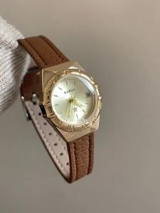 Five-pointed star small dial watch for women suitable for junior and senior high school students simple and elegant versatile and stylish a quartz watch for women