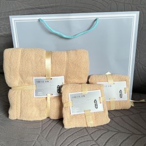 เซ็ทผ้าขนหนู 3ชิ้น กล่องสีฟ้า กล่องของขวัญผ้าขนหนูผ้าเช็ดตัว สไตล์เรียบหรู