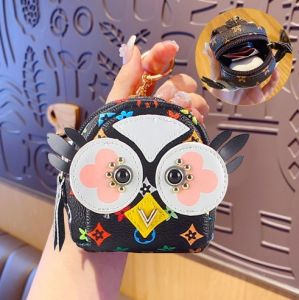Tas Mini Lipstick Bag Wanita Vogue New Famous Gantungan Syal Owl Fashion Tempat Makeup Cewek Style\\n\\n Apa itu Tas Mini Lipstick Bag Wanita?\\n\\n Mengenal Tas Mini Lipstick Bag Wanita\\n\\nTas Mini Lipstick Bag Wanita adalah tas kecil yang dirancang khusus untuk memudahkan wanita membawa kosmetik, terutama lipstik. Tas ini biasanya memiliki ukuran yang pas di saku atau gantungan tali selempang. Dengan desain yang minimalis namun menarik, tas ini menjadi pilihan ideal bagi para wanita yang menginginkan gaya fashion yang simpel namun tetap elegan.\\n\\n Fungsi Tas Mini Lipstick Bag Wanita\\n\\nSelain sebagai tempat makeup cewek, Tas Mini Lipstick Bag Wanita juga bisa digunakan untuk menyimpan barang-barang penting lainnya seperti kartu identitas, uang tunai, atau kunci. Tas ini juga menjadi aksesori fashion yang menarik, sehingga dapat meningkatkan penampilan Anda.\\n\\n Cara Memilih Tas Mini Lipstick Bag Wanita yang Tepat\\n\\n Tips Memilih Tas Mini Lipstick Bag Wanita\\n\\nUntuk memilih Tas Mini Lipstick Bag Wanita yang tepat, pertimbangkan beberapa hal berikut:\\n\\n- Pilih tas dengan desain yang sesuai dengan gaya Anda.\\n- Pastikan tas memiliki ruang penyimpanan yang cukup untuk memuat lipstik dan barang-barang penting lainnya.\\n- Pilih tas dengan bahan yang berkualitas dan tahan lama.\\n\\n Model Tas Mini Lipstick Bag Wanita yang Populer\\n\\nBeberapa model Tas Mini Lipstick Bag Wanita yang populer saat ini antara lain:\\n\\n- Tas dengan desain simpel dan minimalis.\\n- Tas dengan aksen kain berbentuk lipstik.\\n- Tas dengan tali selempang yang dapat dilepas.\\n\\n Menggunakan Tas Mini Lipstick Bag Wanita Sebagai Tempat Makeup Cewek\\n\\n Membawa Kosmetik dengan Tas Mini Lipstick Bag Wanita\\n\\nDengan Tas Mini Lipstick Bag Wanita, Anda dapat membawa kosmetik Anda dengan mudah dan praktis. Tas ini dirancang khusus untuk memuat lipstik dan barang-barang penting lainnya, sehingga Anda tidak perlu khawatir tentang kehilangan atau merusak kosmetik Anda.\\n\\n Gaya Fashion dengan Tas Mini Lipstick Bag Wanita\\n\\nSelain sebagai tempat makeup cewek, Tas Mini Lipstick Bag Wanita juga bisa menjadi aksesori fashion yang menarik. Anda bisa mengombinasikan tas ini dengan pakaian yang Anda kenakan untuk mendapatkan gaya fashion yang sempurna.\\n\\n Mengenal Gantungan Syal Owl Fashion\\n\\n Desain Gantungan Syal Owl Fashion\\n\\nGantungan syal owl fashion adalah aksesori yang dirancang dengan desain unik berbentuk burung hantu. Gantungan ini biasanya terbuat dari bahan berkualitas dan memiliki ukuran yang pas untuk digunakan sebagai gantungan syal atau tas. Dengan desain yang menarik, gantungan syal owl fashion menjadi pilihan ideal bagi para wanita yang menginginkan gaya fashion yang unik dan menarik.\\n\\n Mengombinasikan Gantungan Syal Owl Fashion dengan Tas Mini Lipstick Bag Wanita\\n\\nAnda bisa mengombinasikan Gantungan Syal Owl Fashion dengan Tas Mini Lipstick Bag Wanita untuk mendapatkan gaya fashion yang sempurna. Gantungan syal owl fashion dapat digunakan sebagai aksesori tambahan pada tas Anda, sehingga penampilan Anda akan semakin menarik dan unik.\\n\\n Kesimpulan\\n\\nTas Mini Lipstick Bag Wanita Vogue New Famous Gantungan Syal Owl Fashion Tempat Makeup Cewek Style adalah aksesori fashion yang menarik dan praktis. Dengan desain yang minimalis namun elegan, tas ini menjadi pilihan ideal bagi para wanita yang menginginkan gaya fashion yang simpel namun tetap menarik. Selain itu, Anda juga bisa mengombinasikan tas ini dengan Gantungan Syal Owl Fashion untuk mendapatkan gaya fashion yang unik dan menarik.\n}