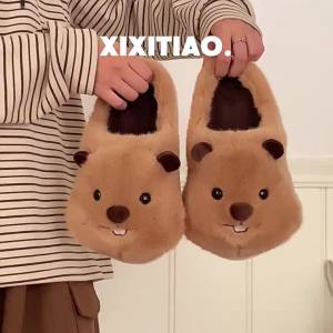 WY-XIXITIAO ตุ๊กตาหมีคู่รองเท้าแตะใส่ในบ้านสนุกตุ๊กตาอบอุ่นแผ่นรองเท้านุ่มสบายฤดูหนาวผู้ชายและผู้หญิงใส่อยู่บ้านรองเท้าแตะผ้าฝ้ายน่ารัก