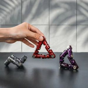 BENEDICT ที่ออกกำลังกายมือ ของเล่นโซ่โลหะแบบพลิกกลับได้ อลูมิเนียมอัลลอยด์ ความยืดหยุ่น ของเล่นฟิดเจ็ต EDC สร้อยข้อมือนวด ฟลิปไม่จำกัด โซ่พลิกไม่มีที่สิ้นสุด ผู้ใหญ่ เด็ก