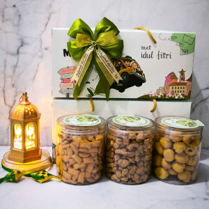Paket Kacang Prioritas Nutnut (Baru Diproduksi - EXP 2026) / Parsel Kue Lebaran Kue Kering Kue Hari Raya - Cemilan Keluarga Bingkisan Makanan Varian Snack Kacang Isi 3 Toples + FREE Greeting Card + Pita + Bubble Wrap
