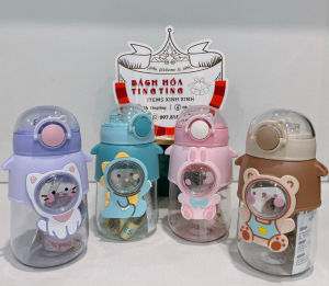 Bình nước nhựa 700ml dây đeo nắp bật ống hút hình thú ngộ nghĩnh Bình đựng nước cho bé kèm sticker 2D 3D - TingTing