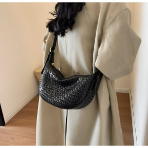 Woven pattern crescent bag womens body shoulder armpit bag womens new dumpling bag