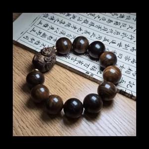 New product Agarwood precious medicinal agarwood Buddhist prayer beads wooden bracelet 108 Multi-bead bracelet manufacturer wholesale agarwood bracelets