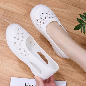 Free Shipping Hollow-Out Mom Sandals Soft-Soled Clogs Breathable And Thickened Non-Slip New Style Plastic Sandals WomenS Wear-Resistant White Sandals MenS