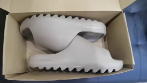 รองเท้าแตะชายหาดกันลื่นแบบหนาสำหรับผู้ชาย รองเท้าแตะ EVA Yezi แบบน้ำหนักเบาสำหรับผู้ชาย รองเท้าแตะและรองเท้าแตะแบบคำเดียวสำหรับสวมใส่ด้านนอกที่ทนต่อการสึกหรอสำหรับผู้หญิง รองเท้าแตะคู่