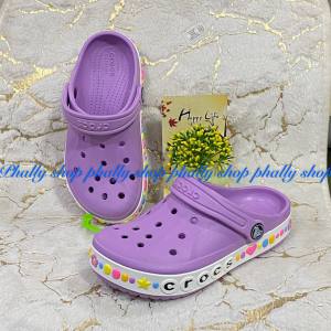 Crocs รองเท้าแตะ bayaband charm band clog ลายการ์ตูนแมวน่ารัก สําหรับเด็กผู้หญิง และเด็กผู้ชาย208101