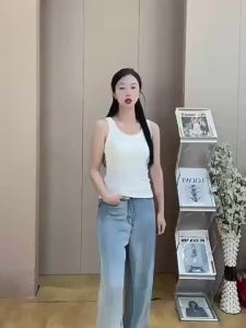 M-4XL For 37-102kg Ribbed Texture Plus Size Women Vest With Build-in Bra Seamless Square Neck High Elastic Slim Fit Wide Shoulder Base Breathable Camisole Top