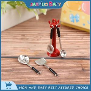 JiaShuo Baby Toy ชุด1:12ทรงช้อนไม้พายแขวนแนวตั้งอุปกรณ์ครัวสำหรับบ้านตุ๊กตาช้อนกระชอน