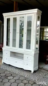 Lemari Pajangan Kaca Hias Kristal Modern Klasik trinityjayafurniture