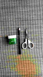 Pensil Kaca Joyko, Pensil Penebal Outline, dan Rautan Dua Lubang: Peralatan Menggambar yang Tepat