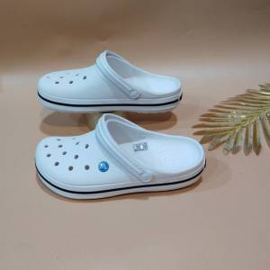 #Croccsรองเท้าแตะแบบสวม ใส่เทใส่สวย งานดีทุกคู่ มีไซส์ผู้ชายผู้หญิง เป็นรองเท้ายาง สีดำ