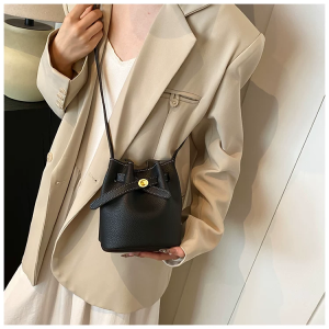 Korean version bucket bag for women 2026new simple crossbody commuting shoulder phone bag