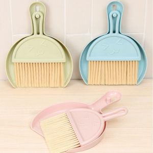 Plastic Smiley Face Desktop Broom with Dustpan Keyboard Window Gap Cleaning Brush Dust Mop