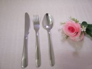 ช้อนส้อม ช้อนส้อมเกาหลี JTN ทำจากสแตนเลส ขนาด ยาว 20.5*ปากกว้าง 4.3 cm มี 2 สี สีเงิน(6 คู่ ) สีทอง(6 คู่ )(60 คู่ )มีมีดสีเงินขายด้วยค่ะ