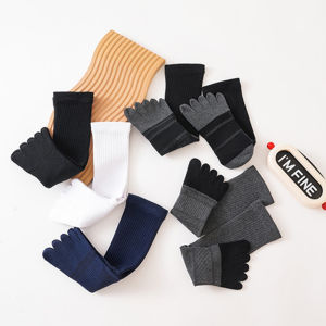 【จัดส่งภายใน 2-3 วัน】 ถุงเท้ายาว5นิ้วสำหรับผู้ชายถุงเท้ากีฬาสำหรับออกกำลังกายวิ่งมาราธอนกลางแจ้งเล่นบาสเก็ตบอล