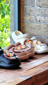 [Free Shipping] WomenS Summer Outdoor Clogs 2025 New Thick-Soled Driving Non-Slip Wear-Resistant Beach Closed-Toe Sandals For Women