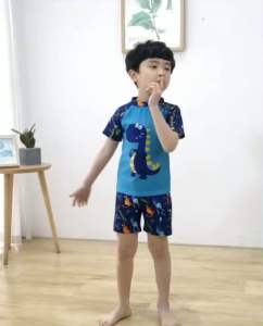 พร้อมส่ง ชุดว่ายน้ำเด็กผู้ชาย 3ชิ้น มีเสื้อ/กางเกง/หมวกด้วย