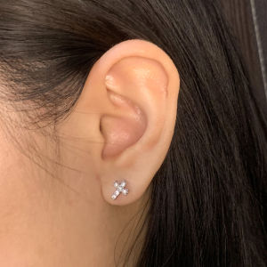 Anting Salib Titanium Lapis Emas 18k Liontin Kristal Swarovski Perhiasan Wanita Kristen dan Katolik