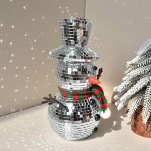 MUNCHX Kích thước nhỏ Đồ trang trí hình người tuyết Bạc với chiếc khăn len  phản chiếu disco Sáng tạo Tinh tế Tượng trang trí nhà cửa Trang trí cửa sổ Giáng sinh