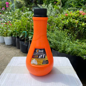 Nhớt 2 Thì Zeus 2T Racing 700ML Màu Đen Nhập khẩu Indonesia