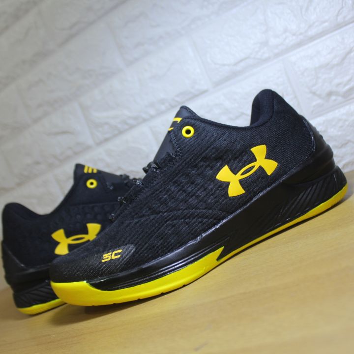 Sepatu running best sale under armour original