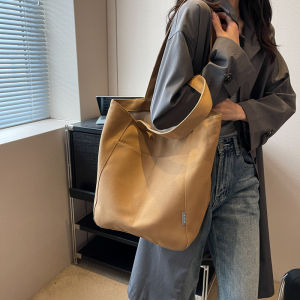 [Candy style] One-shoulder messenger bag processing niche design sense womens commuter bag womens tide large capacity underarm tote bag