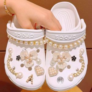 เครื่องประดับรองเท้าประดับมุกดอกไม้สำหรับตกแต่งรองเท้าในสวน ชุดเครื่องประดับหรูหราสำหรับผู้หญิง งานแต่งงาน งานปาร์ตี้ชายหาด ตกแต่งรองเท้าแตะ DIY