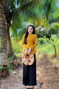 SÉT ÁO LẺ QUẦN LẺ BÀ BA ĐÍNH NGỌC NÚT TÀU LỤA TẰM ƯỚC QUẦN ĐEN LỤA PLANTIN QUẦN BẢN LƯNG THUN PHÍA SAU KẾT HƠP TÚI TRONGPHONG CÁCH LỊCH LÃM HIỆN ĐẠI MẪU MỚI NHẤT