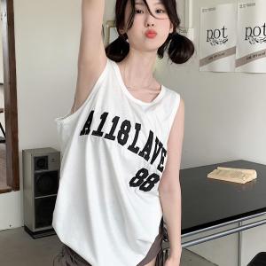 LHSunday สุดคุ้มเวอร์📌 เสื้อกล้ามสายเดี่ยวสไตค์อเมริกัน เสื้อเเขนกั๊กเเขนกุดสุดฮิต พิมตัวอักษรสุดเท่ห์ เสื้อท่อนบนยาวปานกลาง ใส่ดีในอากาศร้อนๆเเบบนี้ สายปาร์ตี้ก็ไม่ควรพลาด ด้วยเนื้อผ้าที่เหมาะสม ไปลองกันเลยย🛒